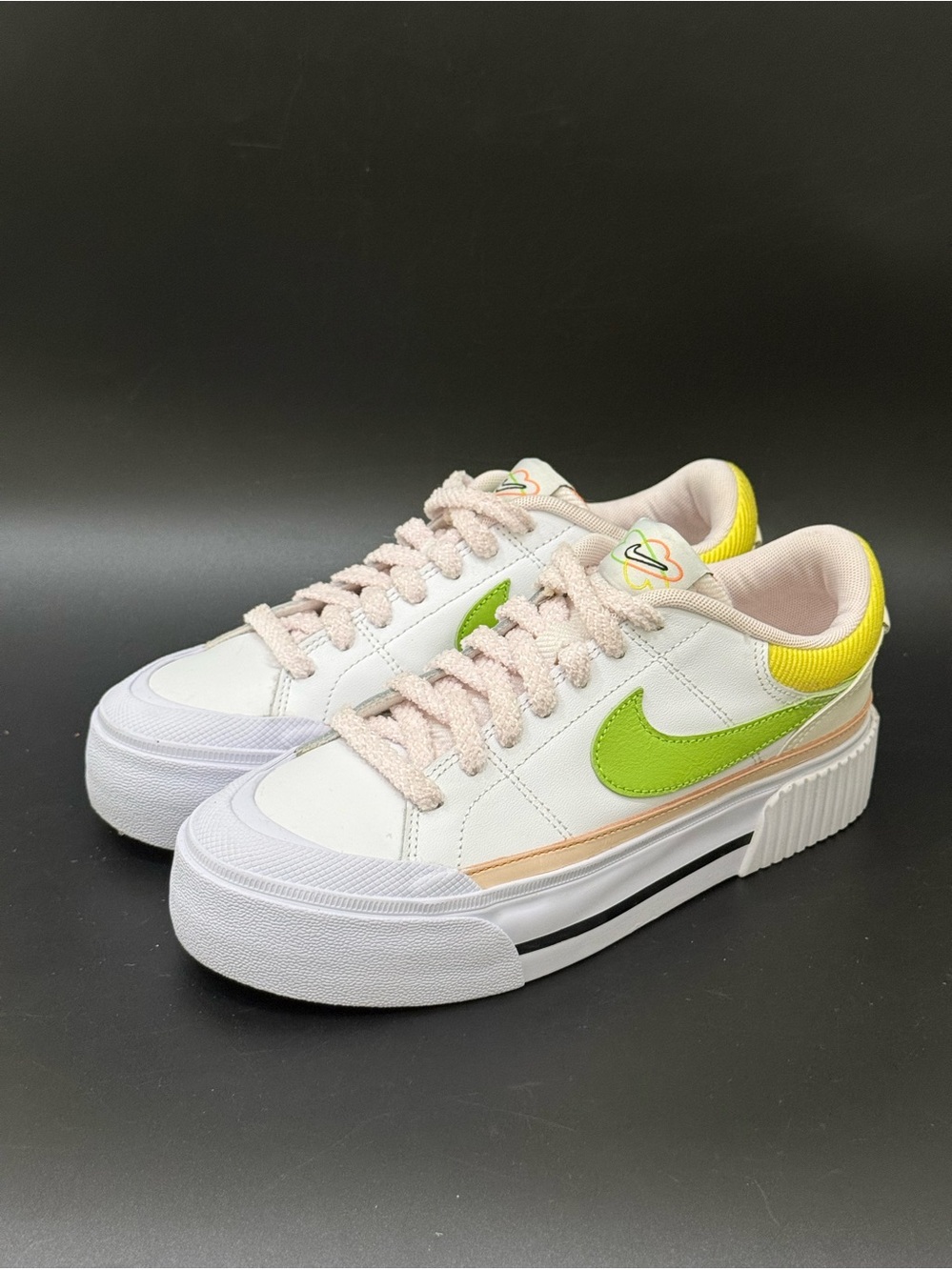 NIKE Women’s Court Legacy Lift Size 6
